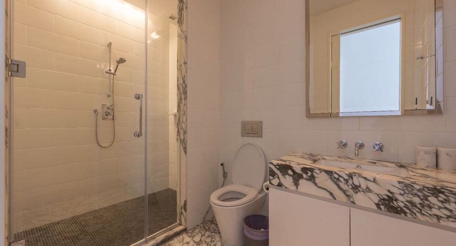 For rent 4 bedrooms condo in Sathon, Bangkok