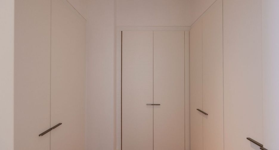 For rent 4 bedrooms condo in Sathon, Bangkok