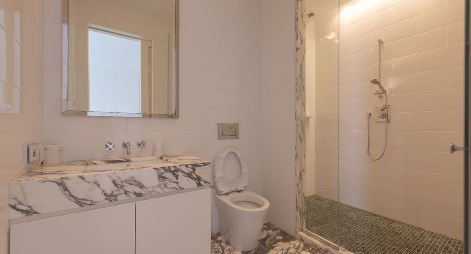 For rent 4 bedrooms condo in Sathon, Bangkok