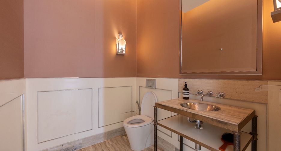 For rent 4 bedrooms condo in Sathon, Bangkok