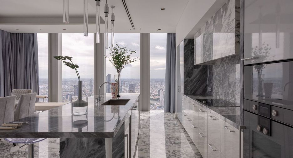 For rent 4 bedrooms condo in Sathon, Bangkok