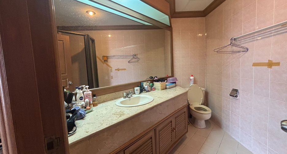 Wohnung zum Kauf mit 3 Zimmer in Watthana, Bangkok