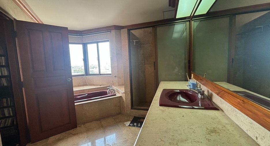 Wohnung zum Kauf mit 3 Zimmer in Watthana, Bangkok