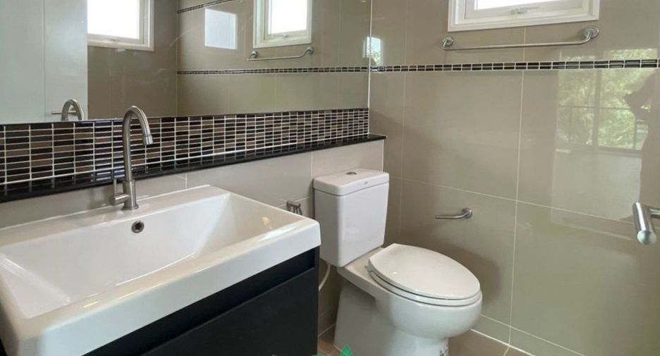 For sale 3 bedrooms house in Mueang Pathum Thani, Pathum Thani