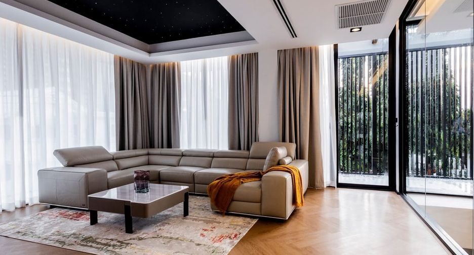 For rent 5 bedrooms villa in Jomtien, Pattaya
