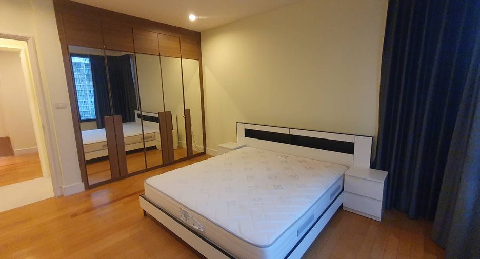 For rent 2 bedrooms condo in Khlong Toei, Bangkok