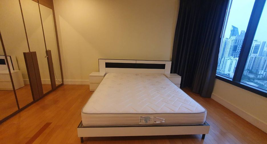 For rent 2 bedrooms condo in Khlong Toei, Bangkok