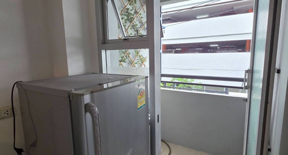 Condo en alquiler de 1 habitaciones en Yan Nawa, Bangkok