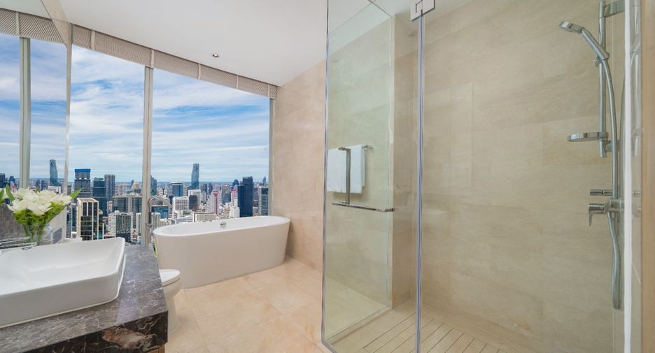For rent 3 bedrooms serviced apartment in Pathum Wan, Bangkok
