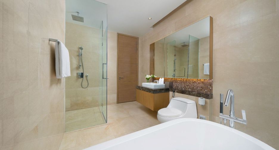 For rent 3 bedrooms serviced apartment in Pathum Wan, Bangkok