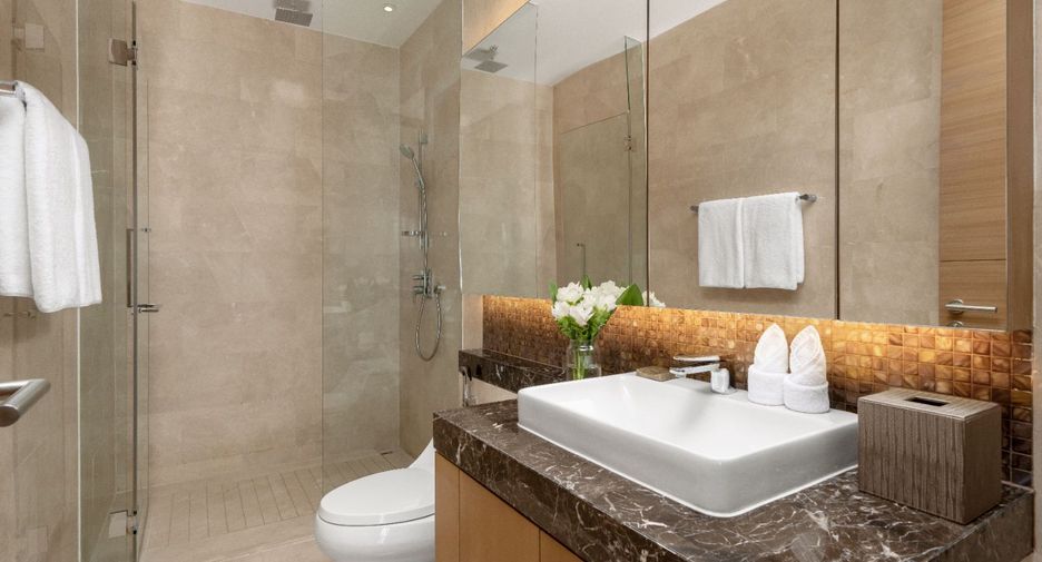 For rent 3 bedrooms serviced apartment in Pathum Wan, Bangkok