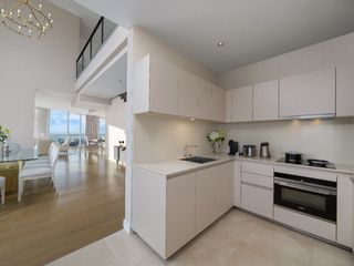 À louer 3 chambres appartement avec services à Pathum Wan, Bangkok