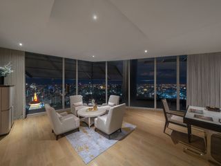À louer 3 chambres appartement avec services à Pathum Wan, Bangkok