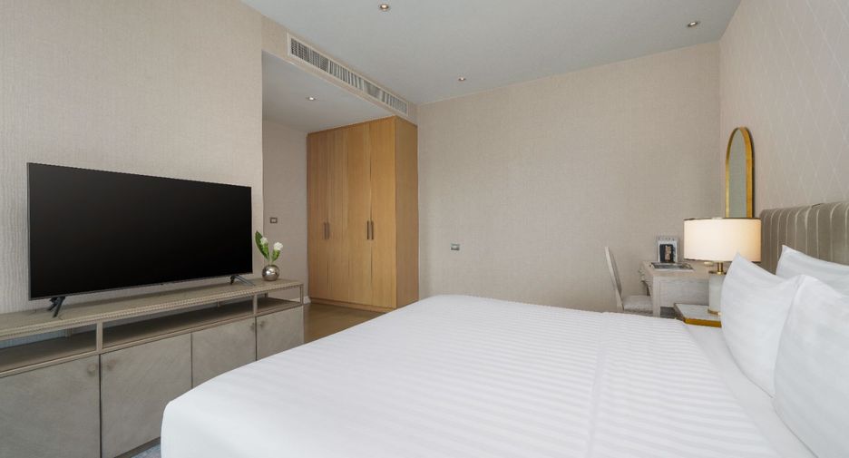 For rent 3 bedrooms serviced apartment in Pathum Wan, Bangkok