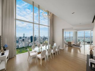 À louer 3 chambres appartement avec services à Pathum Wan, Bangkok