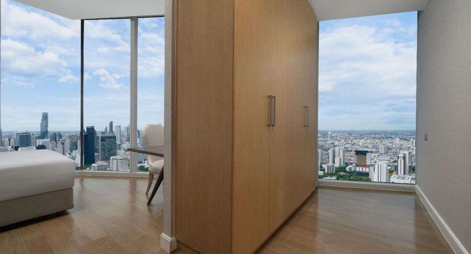 For rent 3 bedrooms serviced apartment in Pathum Wan, Bangkok