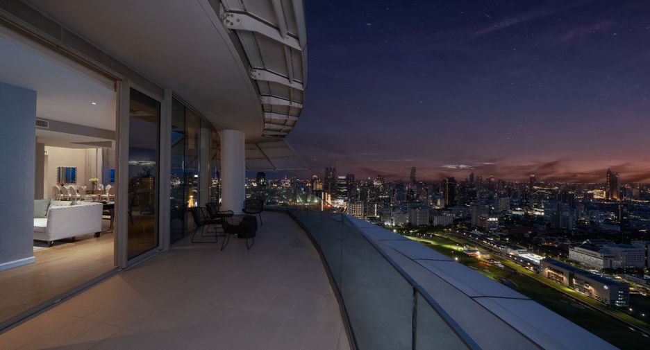 For rent 3 bedrooms serviced apartment in Pathum Wan, Bangkok