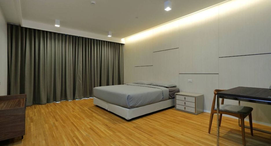 For rent 3 bedrooms serviced apartment in Watthana, Bangkok