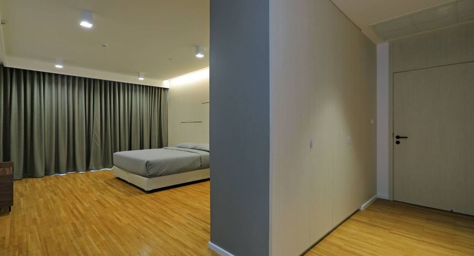 For rent 3 bedrooms serviced apartment in Watthana, Bangkok