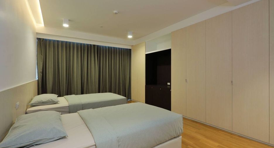 For rent 3 bedrooms serviced apartment in Watthana, Bangkok