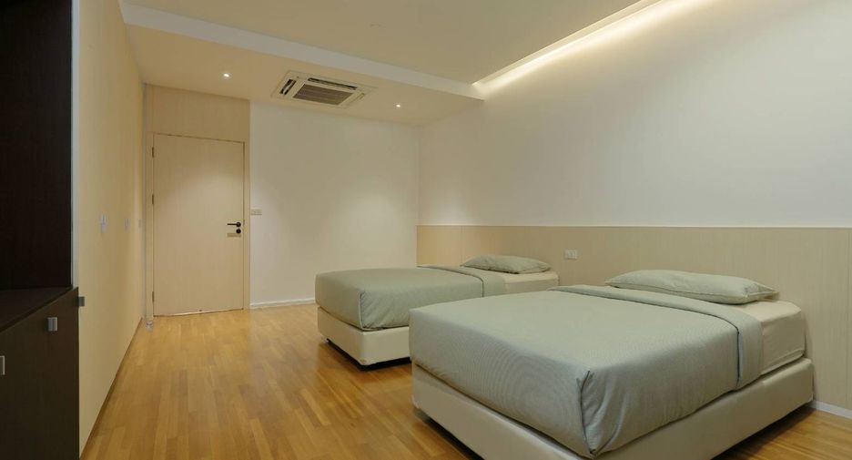 For rent 3 bedrooms serviced apartment in Watthana, Bangkok