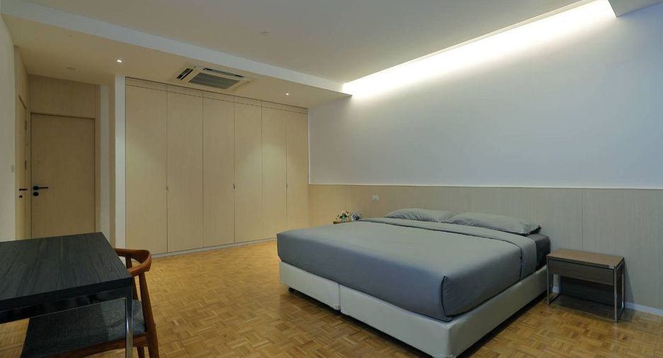 For rent 3 bedrooms serviced apartment in Watthana, Bangkok