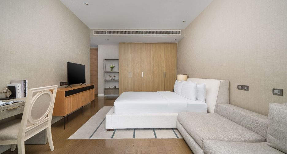 For rent 3 bedrooms condo in Pathum Wan, Bangkok