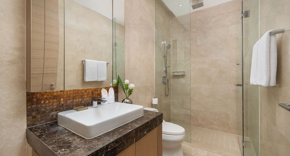 For rent 3 bedrooms condo in Pathum Wan, Bangkok