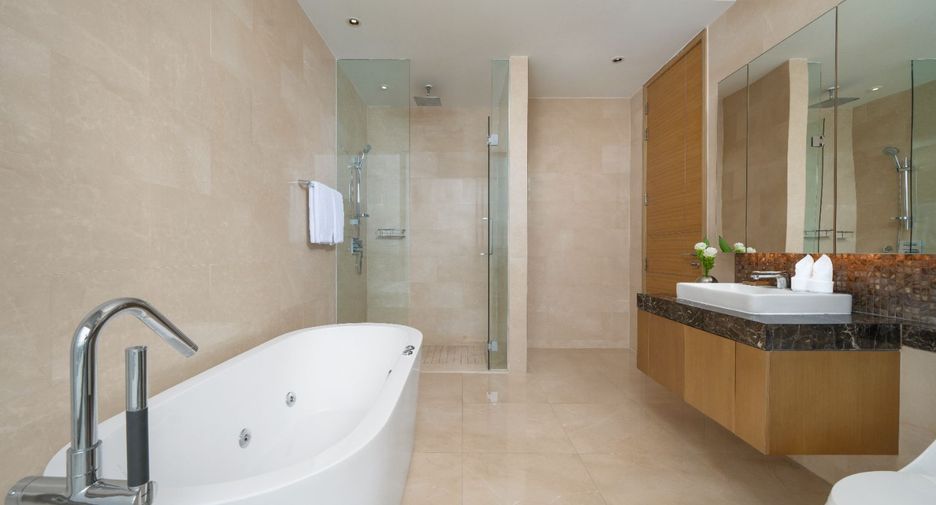 For rent 3 bedrooms condo in Pathum Wan, Bangkok