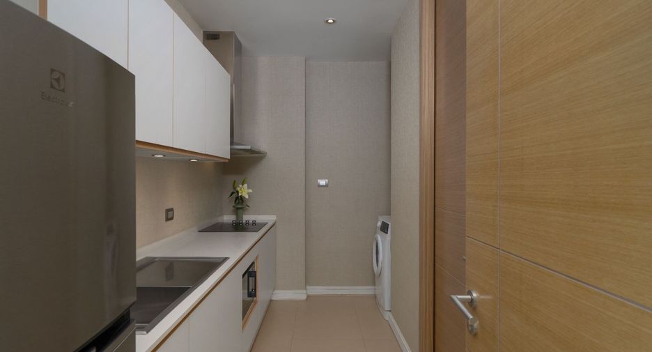 For rent 3 bedrooms condo in Pathum Wan, Bangkok