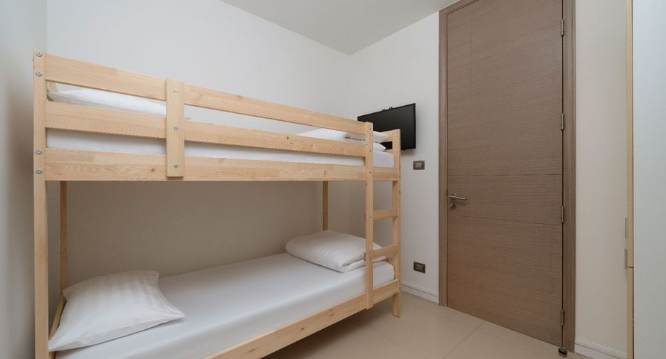 For rent 3 bedrooms condo in Pathum Wan, Bangkok