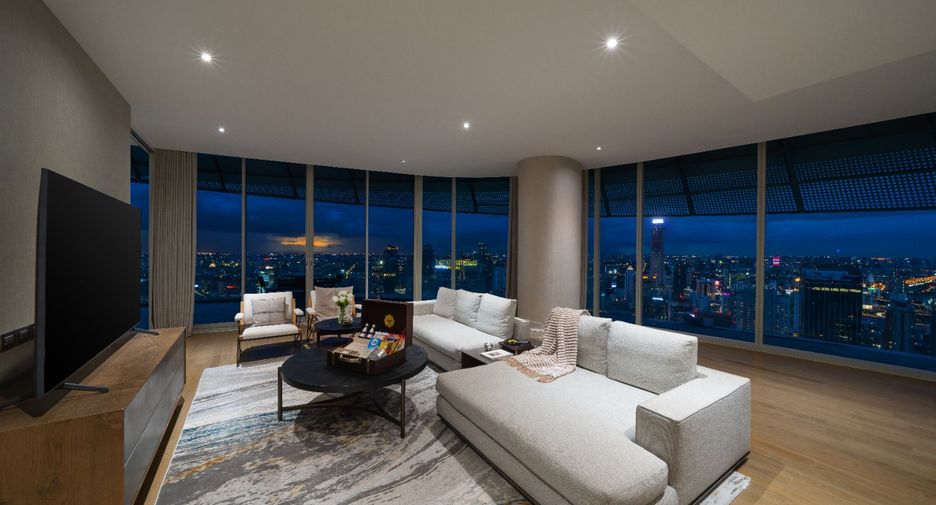 For rent 3 bedrooms condo in Pathum Wan, Bangkok