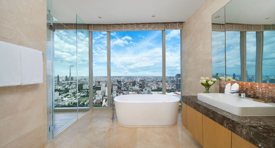 For rent 3 bedrooms condo in Pathum Wan, Bangkok