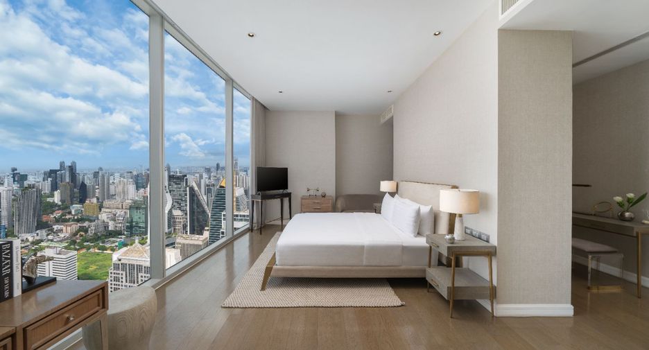 For rent 3 bedrooms condo in Pathum Wan, Bangkok