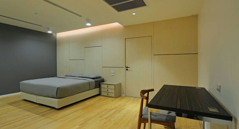For rent 5 bedrooms serviced apartment in Watthana, Bangkok