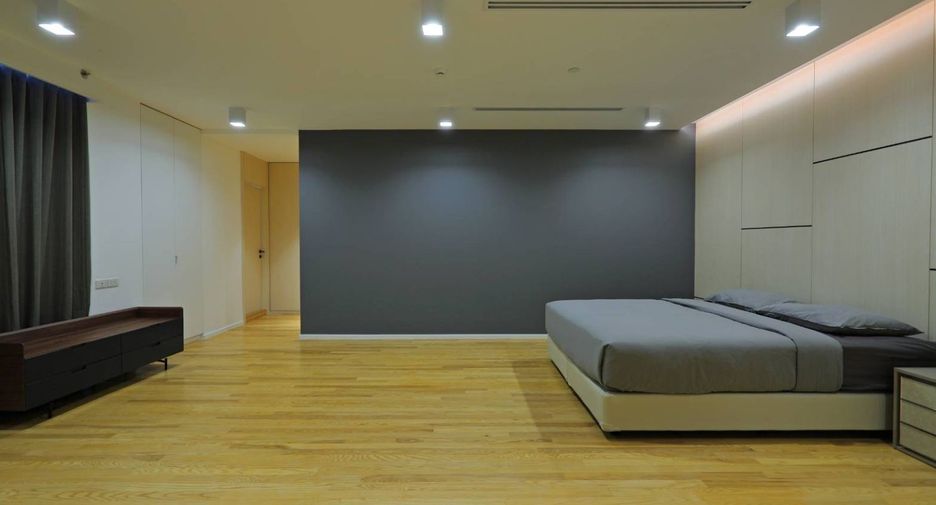 For rent 5 bedrooms serviced apartment in Watthana, Bangkok