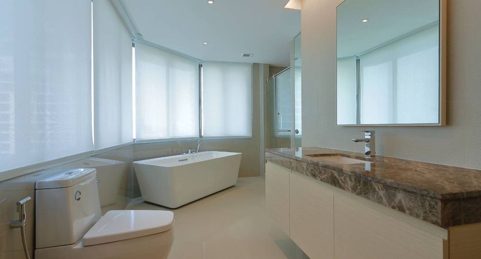 For rent 5 bedrooms serviced apartment in Watthana, Bangkok