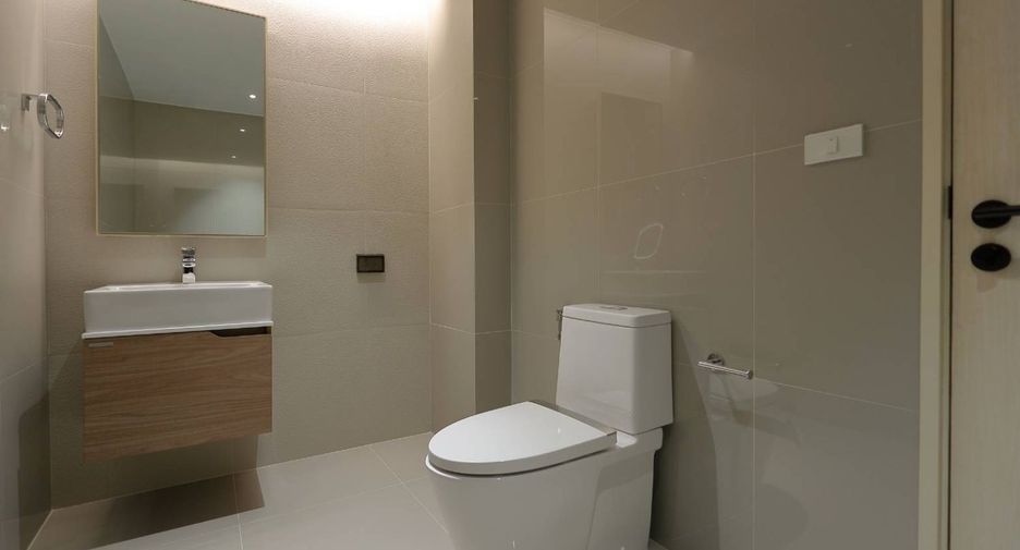 For rent 5 bedrooms serviced apartment in Watthana, Bangkok
