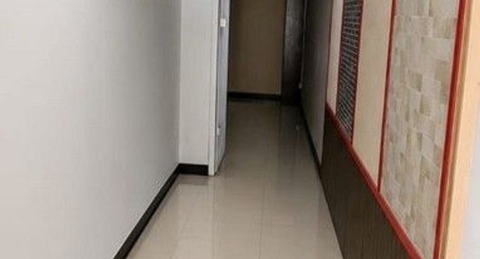 For rent 1 bed retail Space in Watthana, Bangkok