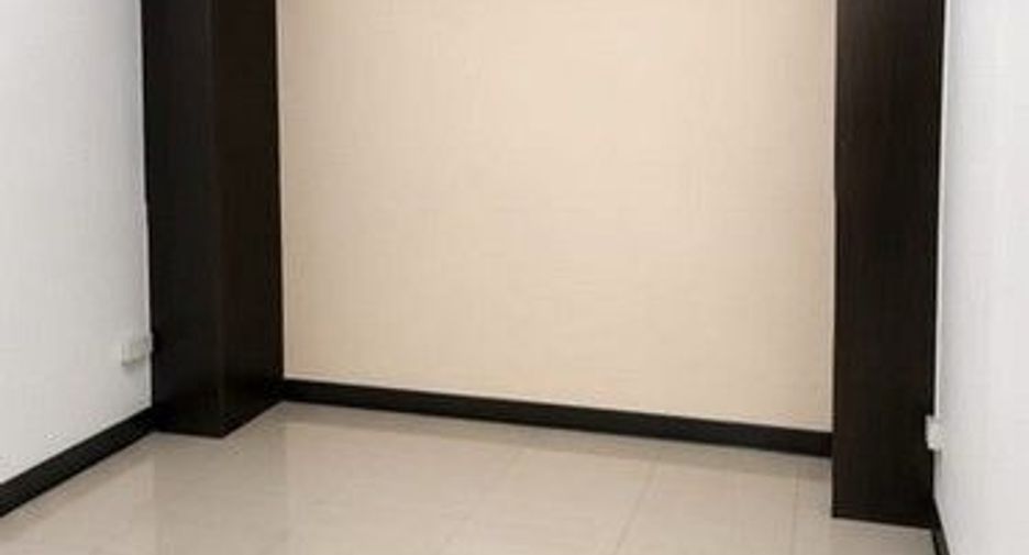 For rent 1 bed retail Space in Watthana, Bangkok