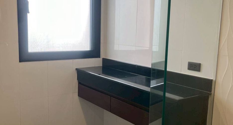 Wohnung zur Miete mit 3 Zimmer in Khlong Toei, Bangkok