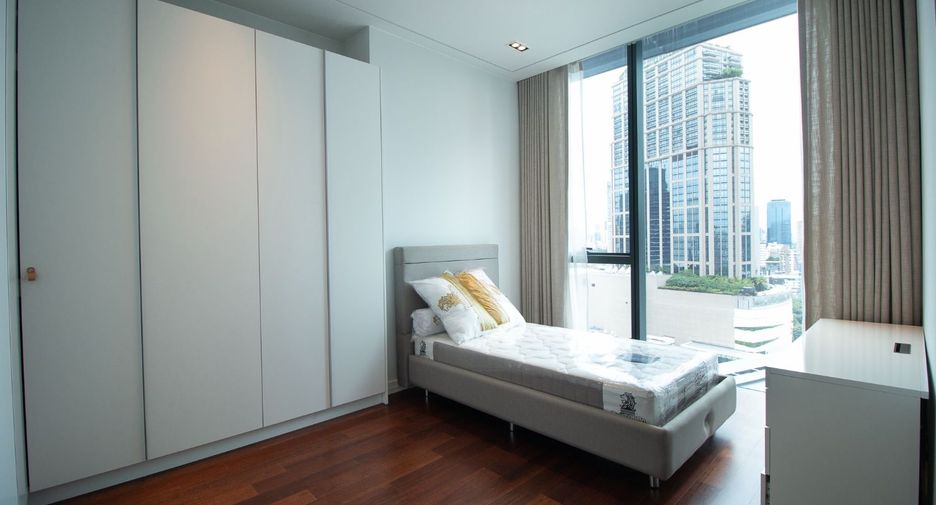 For rent 2 bedrooms condo in Khlong Toei, Bangkok