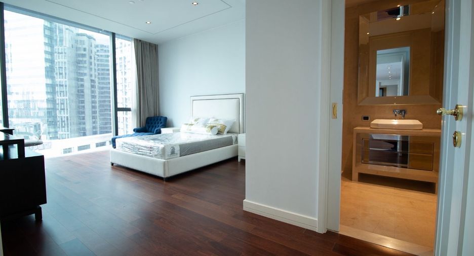 For rent 2 bedrooms condo in Khlong Toei, Bangkok