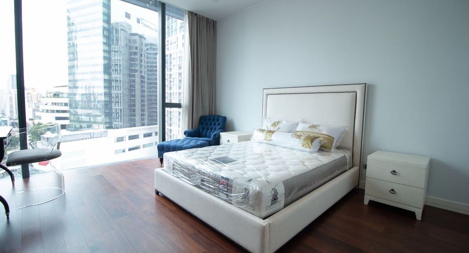 For rent 2 bedrooms condo in Khlong Toei, Bangkok