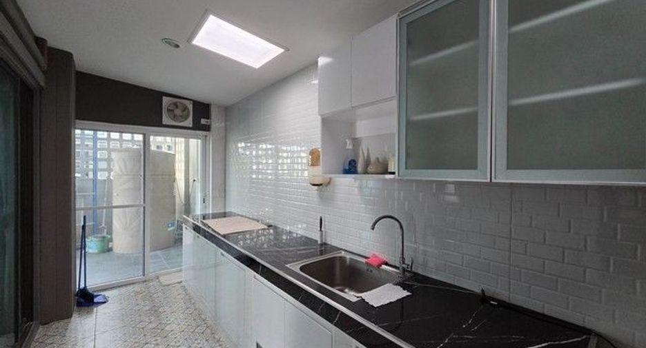 For rent 3 bedrooms house in Mueang Nonthaburi, Nonthaburi
