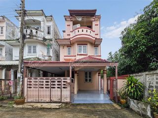 For sale 4 bedrooms townhouse in Don Mueang, Bangkok