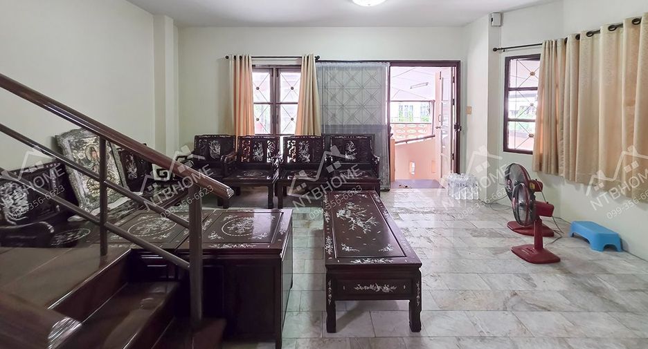 For sale 4 bedrooms townhouse in Don Mueang, Bangkok