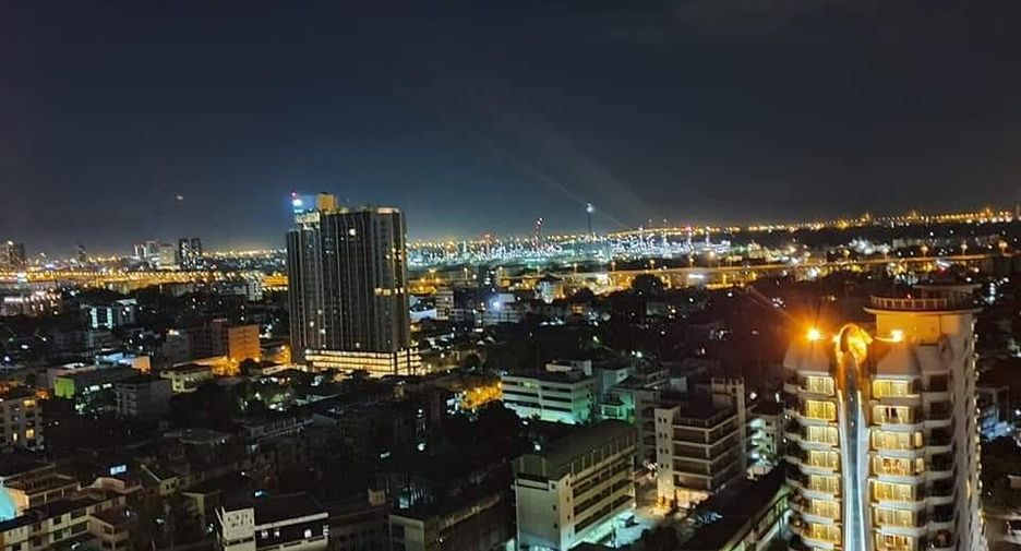 For rent 2 bedrooms condo in Phra Khanong, Bangkok