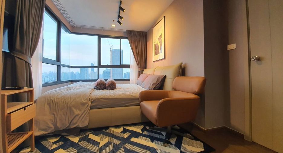 For rent 2 bedrooms condo in Phra Khanong, Bangkok