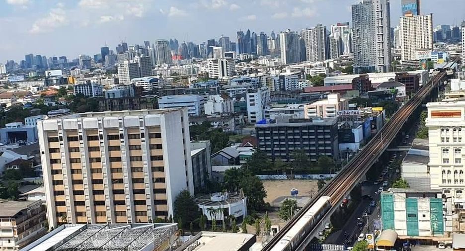 For rent 2 bedrooms condo in Phra Khanong, Bangkok
